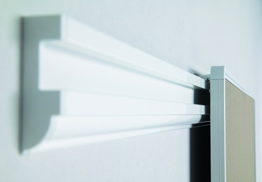 Vægskinne til tavler - Længde på skinne 240 cm