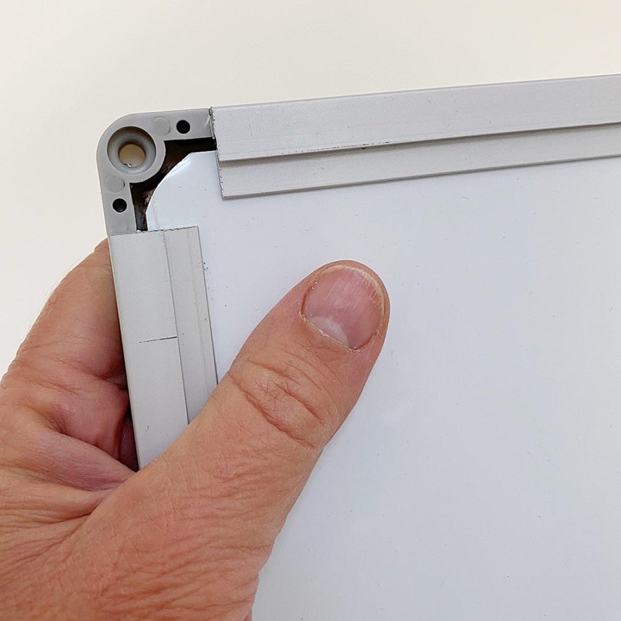 Whiteboard lakeret, 45 x 30 cm, inkl. mikrofiberklud og 6 tusser