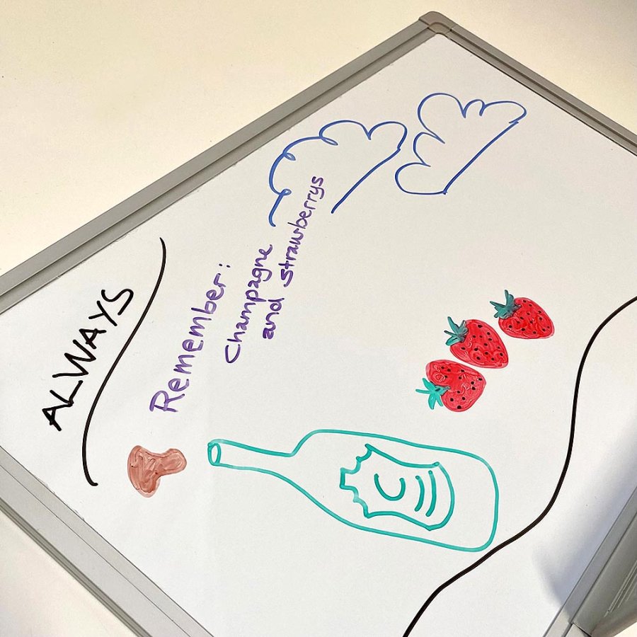 Whiteboard lakeret, 45 x 30 cm, inkl. mikrofiberklud og 6 tusser