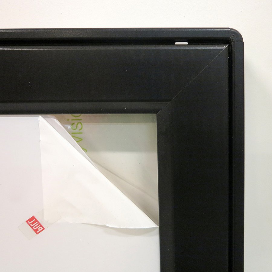 Udh&aelig;ngsskab, Infobox, magnetisk, sort, med l&aring;s, 4 x A4