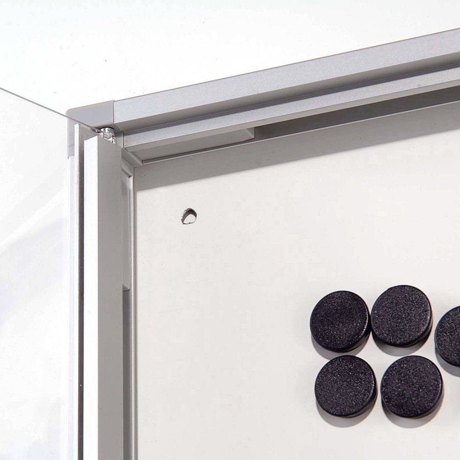 Infoboks med magnetisk whiteboard, 6 x A4, alu ramme, indend&oslash;rs