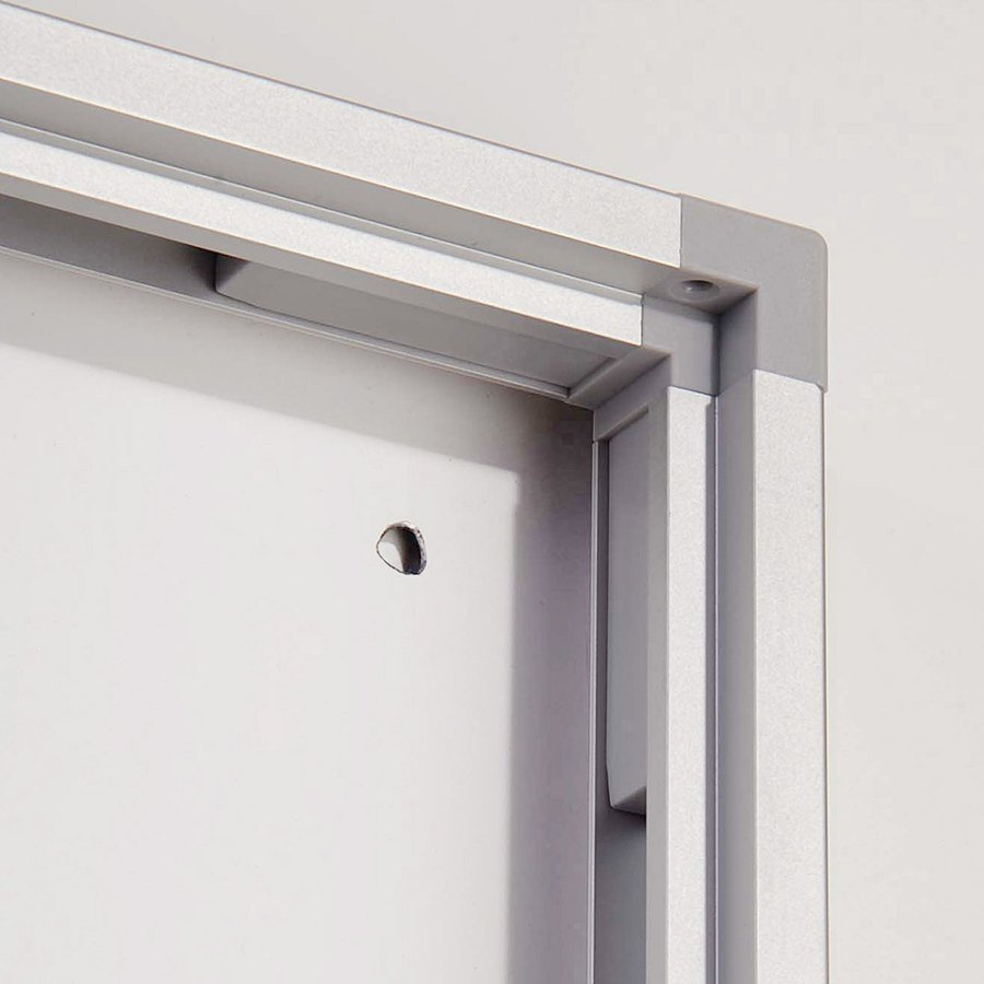 Infoboks med magnetisk whiteboard, 6 x A4, alu ramme, indend&oslash;rs